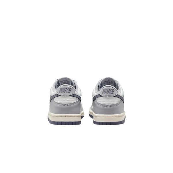 Tênis Dunk Low "Light Carbon" Feminino Cinza