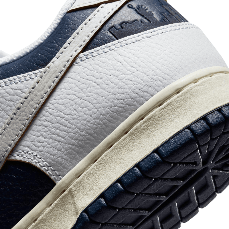 Tênis Dunk Low SB x HUF New York