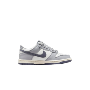 Tênis Dunk Low "Light Carbon" Feminino Cinza