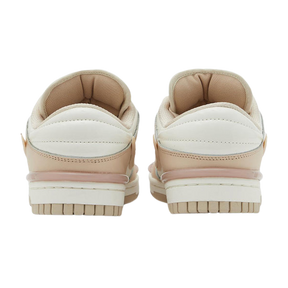 Tênis Dunk Low "Twist Sand Drift" Feminino Bege